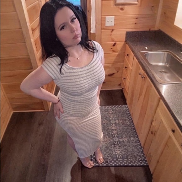 Meet your Posher, Madison - Picture 1 of 2